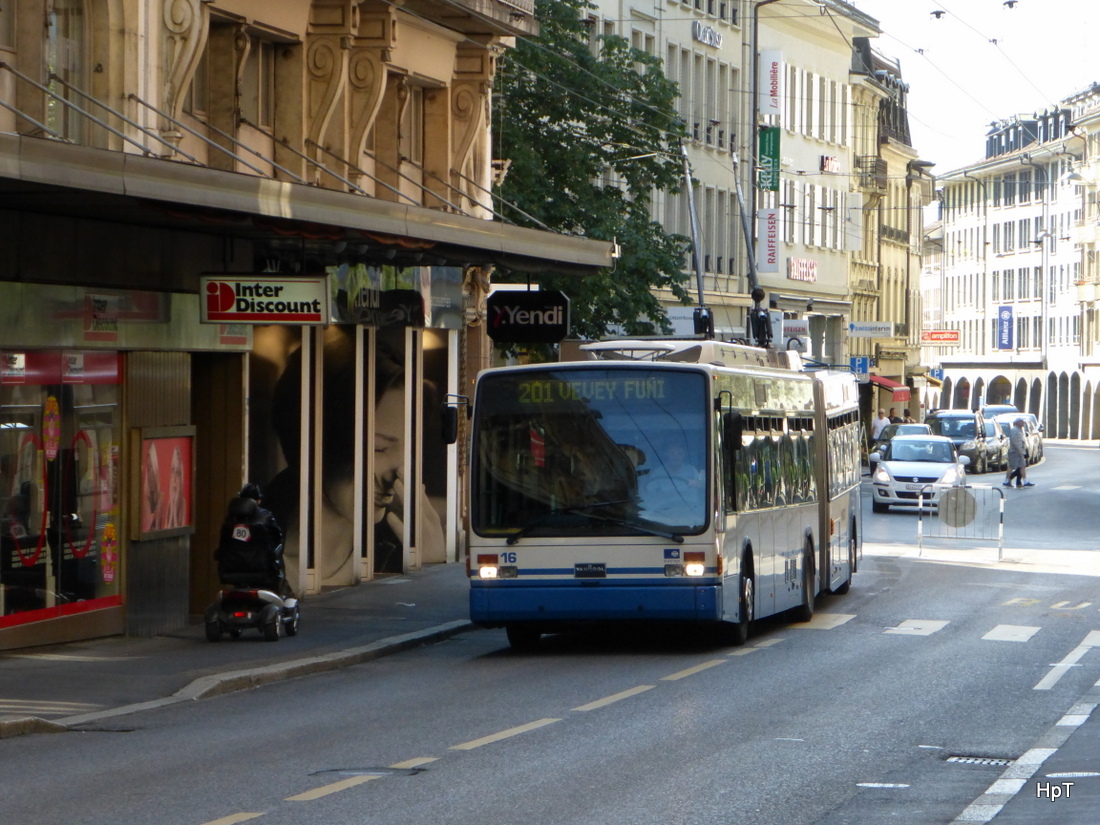 VMCV - VanHool Trolleybus Nr.16 unterwegs in Vevey am 07.06.2015