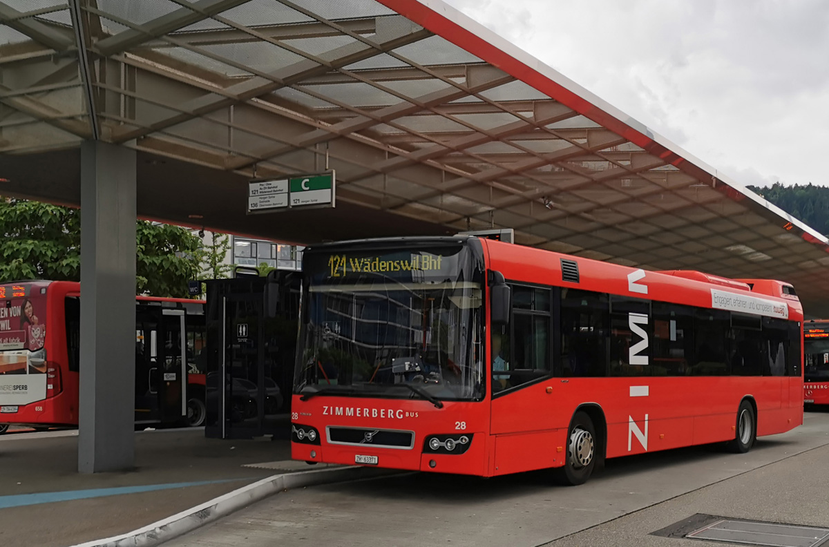 Volvo 28 der AHW Busbetriebe beim Bhf. Horgen am 22.06.2021 (Smartphone-Foto).
