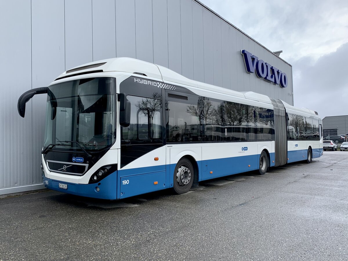 Volvo 7900 Hybrid 190 der VBZ am 31.3.22 bei Volvo in Münchenbuchsee.