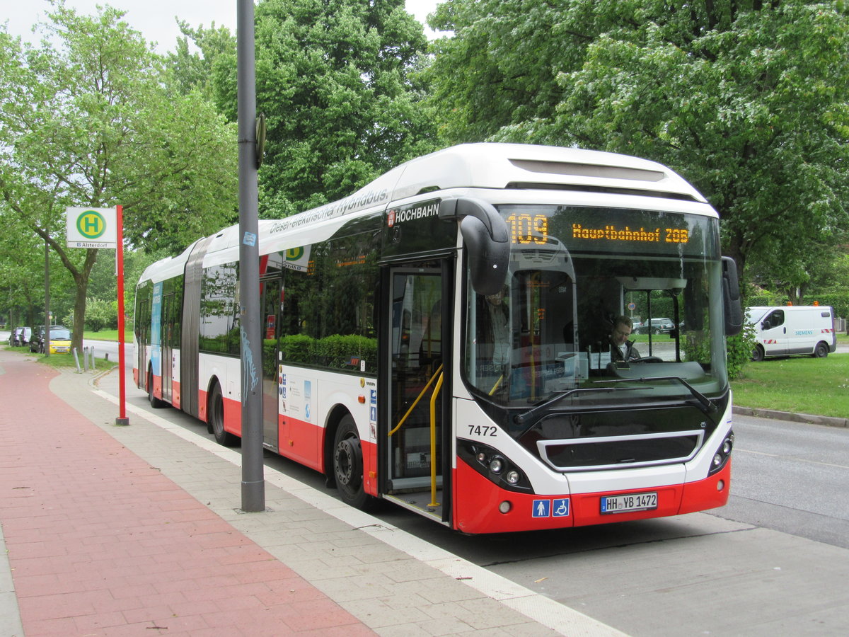 Volvo 7900 mit Hybrid Antrieb der Hamburger Hochbahn in Hamburg U Alsterdorf