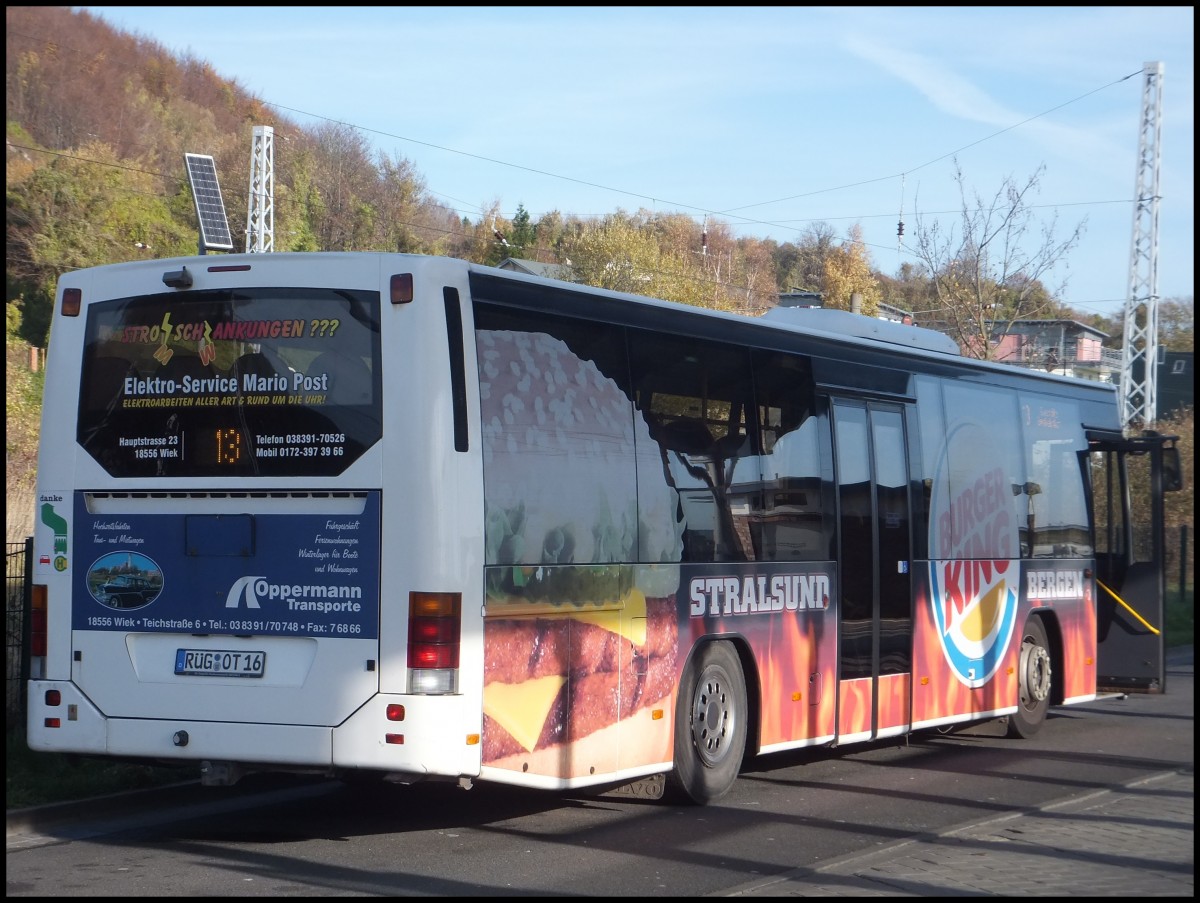 Volvo 8700 der Oppermann Transporte aus Deutschland in Sassnitz am 31.10.2013