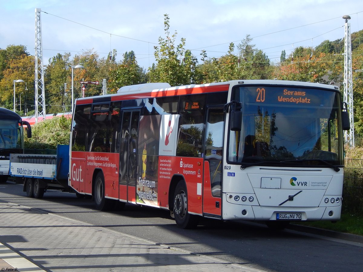 Volvo 8700 der VVR mit Fahrradanhänger in Sassnitz am 03.10.2017