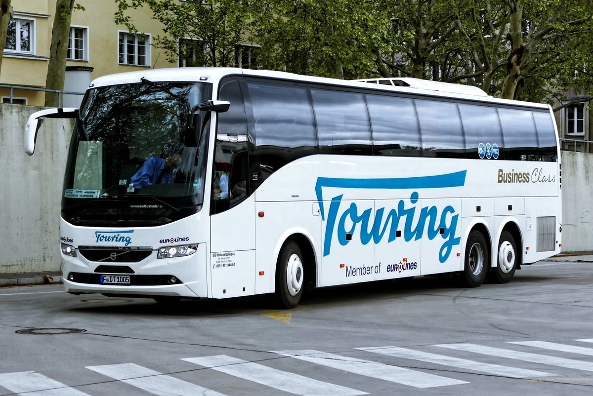 Volvo 9700 von der DTG 'Deutsche Touring' /Member of Eurolines, zu Besuch am ZOB in Berlin, im April 2019.