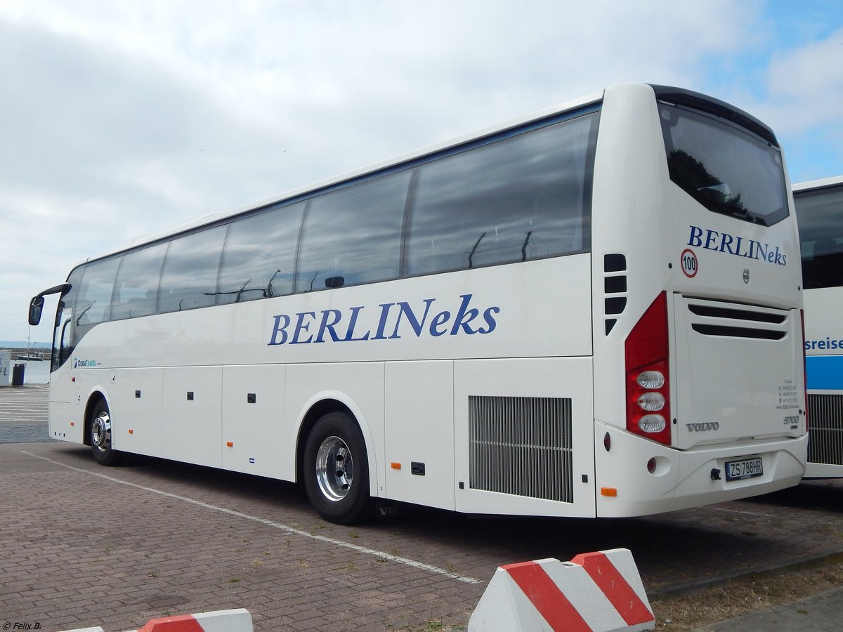 Volvo 9700 von Odra Travel aus Polen im Stadthafen Sassnitz am 14.07.2018