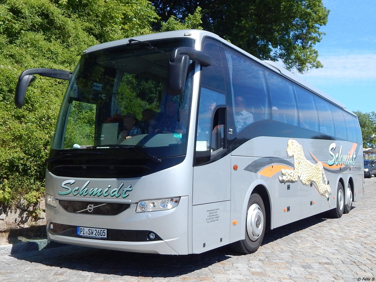 Volvo 9700 von Schmidt aus Deutschland im Stadthafen Sassnitz am 11.07.2015