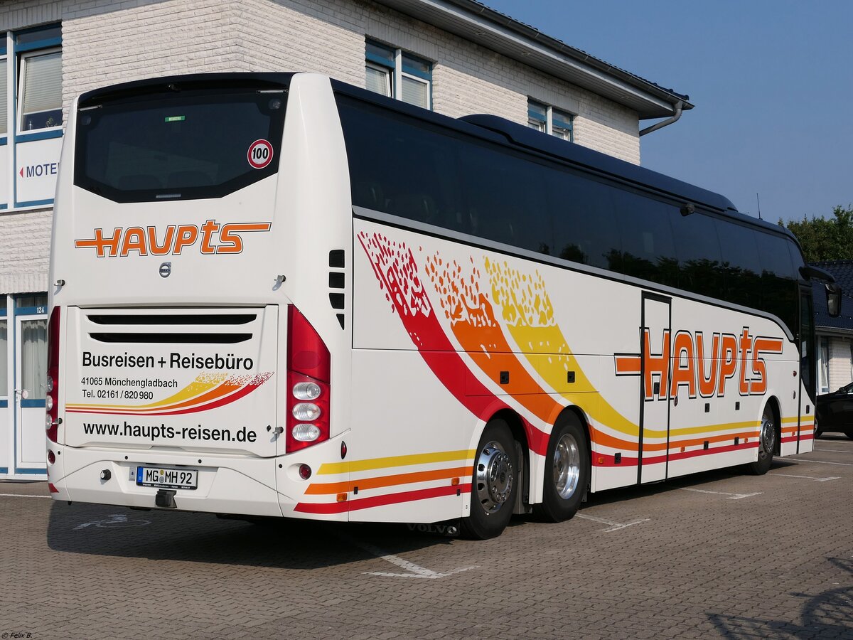 Volvo 9900 von Haupts aus Deutschland im Gewerbegebiet Sassnitz am 08.08.2020