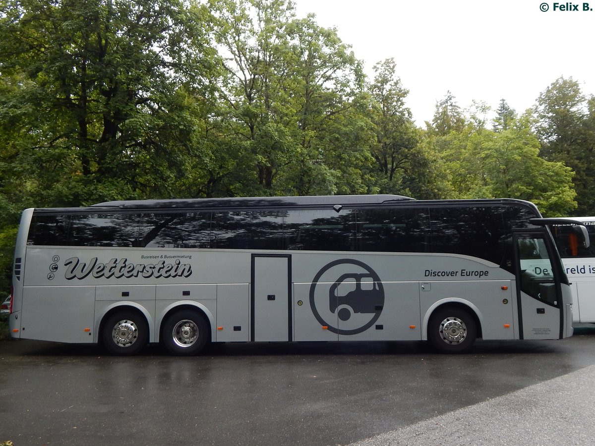 Volvo 9900 von Wetterstein aus Österreich beim Schloss Linderhof am 09.08.2015