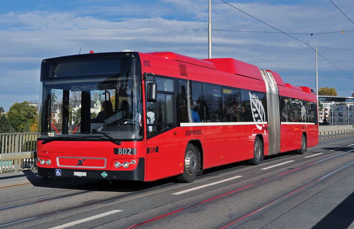 Volvo Bus 802, auf der Linie 10, überquert die Kornhausbrücke. Die Aufnahme stammt vom 08.11.2013.