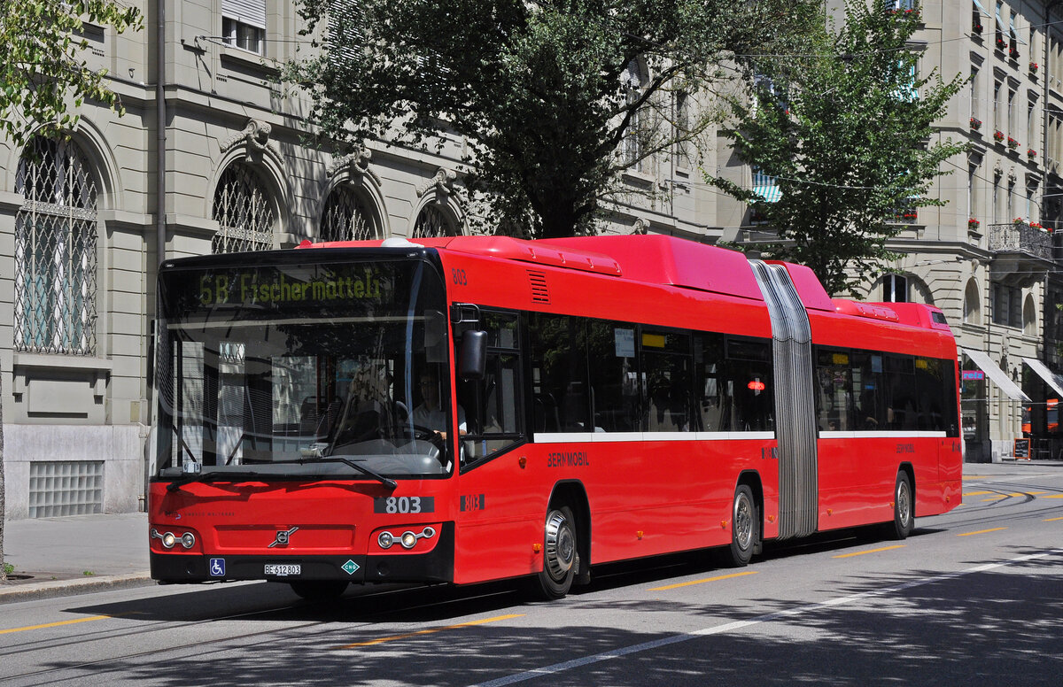 Volvo Bus 803, auf der Linie 6B, fährt durch die Bundesgasse. Die Aufnahme stammt vom 05.08.2013.