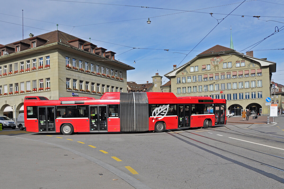 Volvo Bus 806, auf der Linie 10, fährt zur Haltestelle Zytglogge. Die Aufnahme stammt vom 08.11.2012.