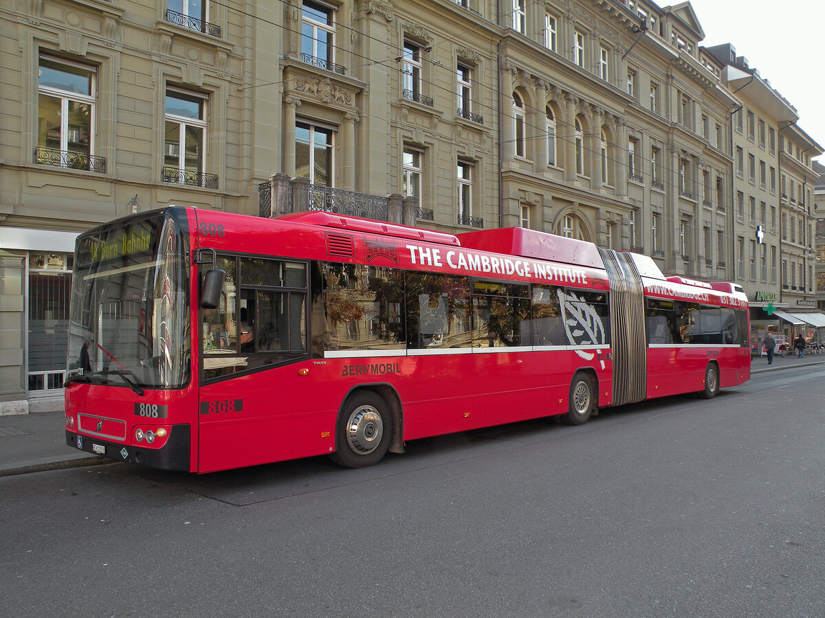 Volvo Bus 808, auf der Linie 14, bedient die Haltestelle Hirschengraben. Die Aufnahme stammt vom 01.11.2010.