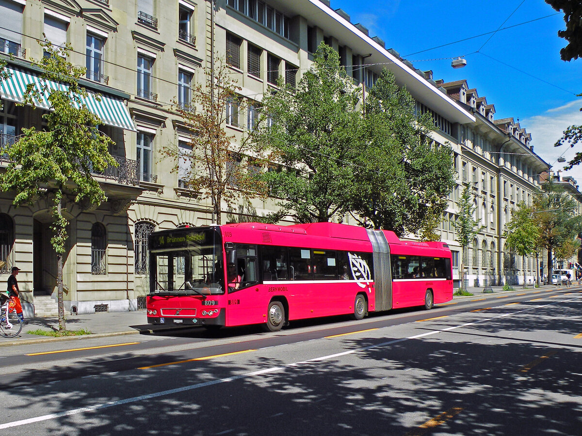 Volvo Bus 809, auf der Linie 14, fährt durch die Bundesgasse. Die Aufnahme stammt vom 26.08.2010.