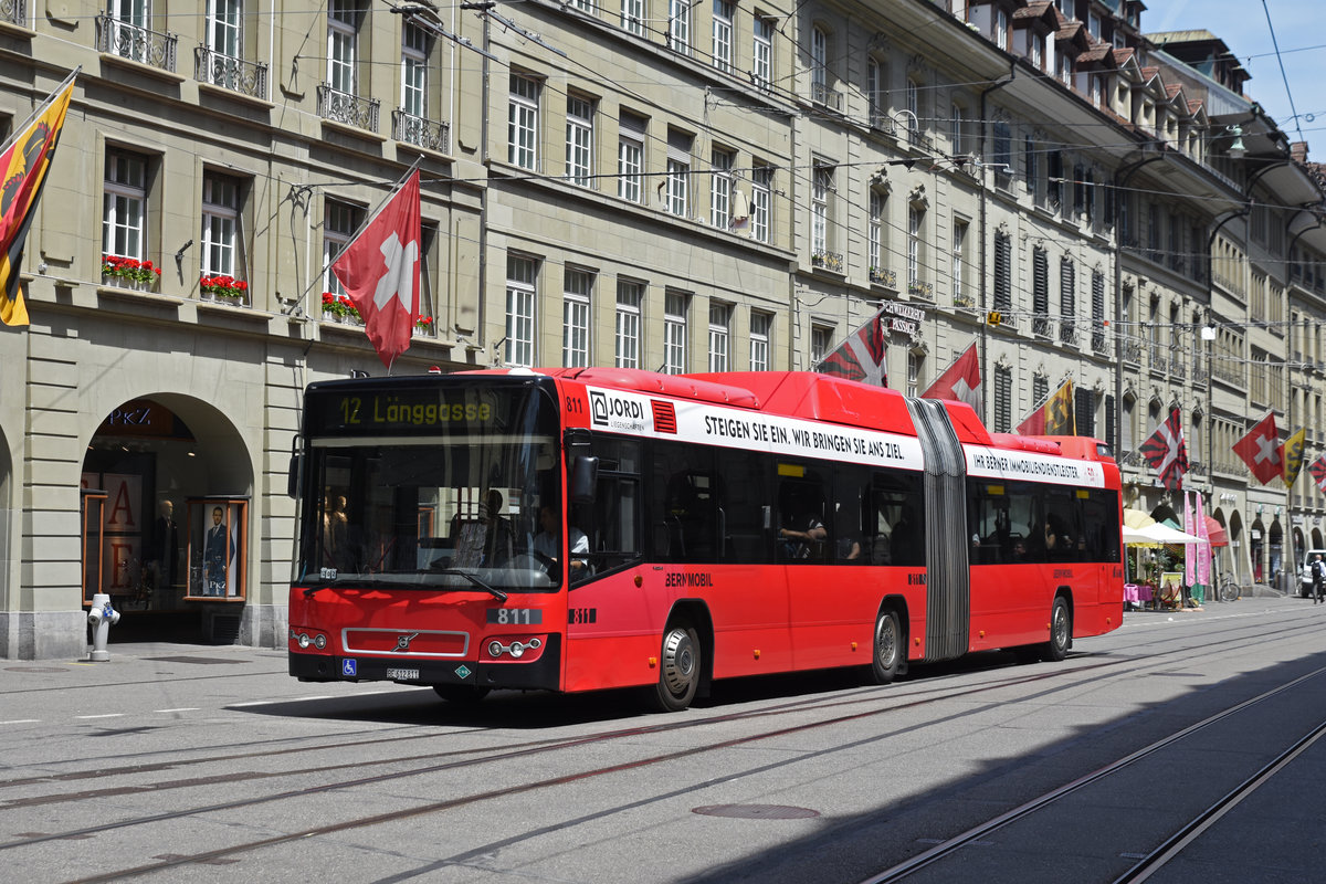 Volvo Bus 811, auf der Linie 12, fährt durch die Spitalgasse. Die Aufnahme stammt vom 25.06.2019.