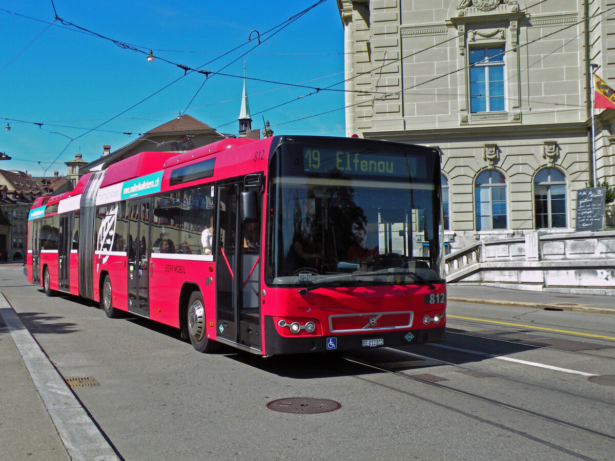 Volvo Bus 812, auf der Linie 19, verlässt die Haltestelle beim Casinoplatz. Die Aufnahme stammt vom 26.08.2010.