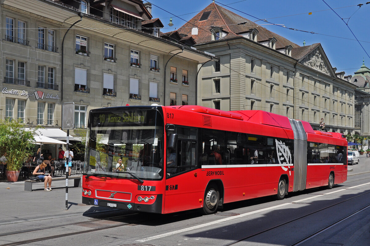 Volvo Bus 817, auf der Linie 10, bedient die Haltestelle Zytglogge. Die Aufnahme stammt vom 17.06.2013.