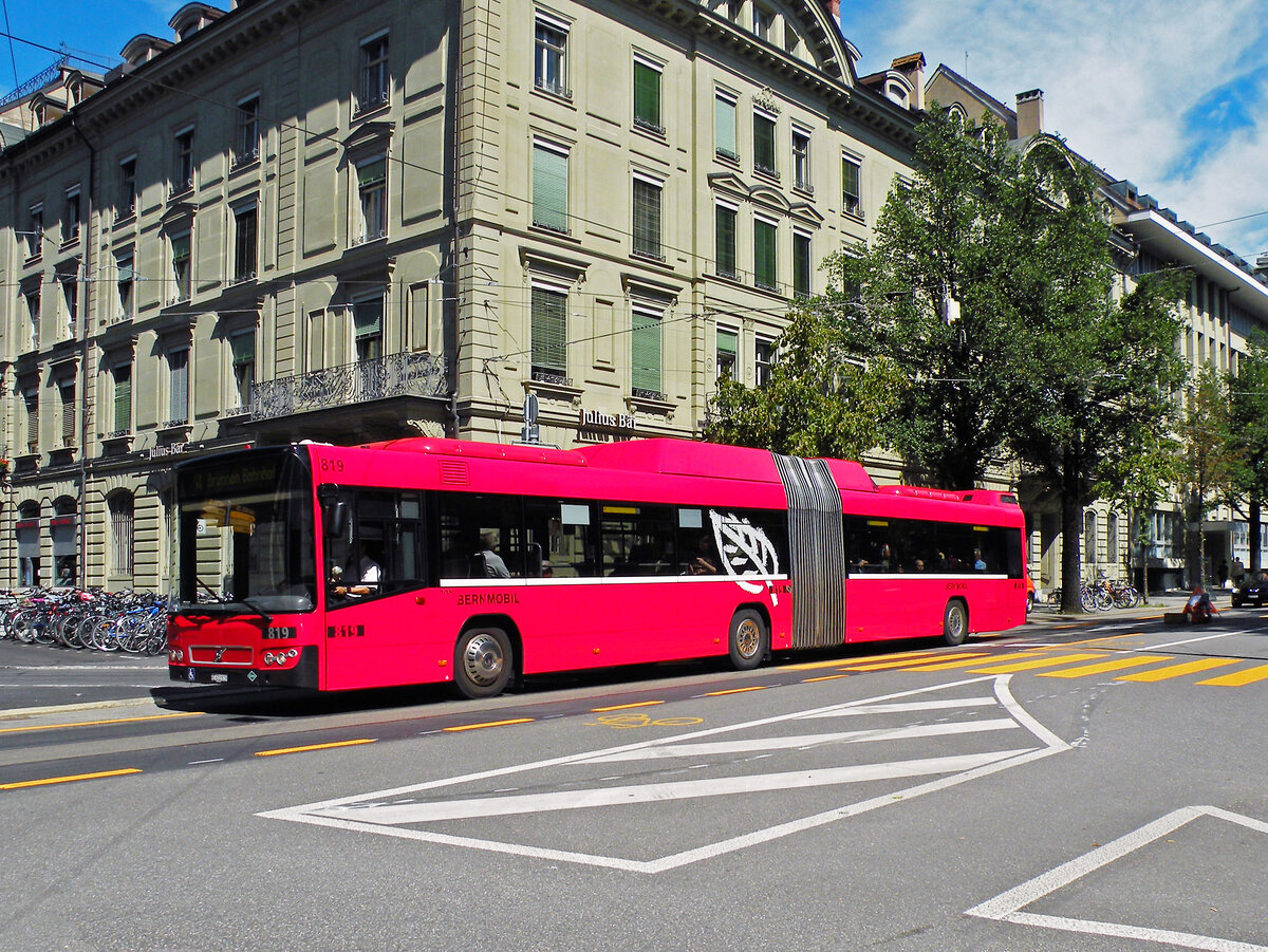 Volvo Bus 819, auf der Linie 14, fährt durch die Bundesgasse. Die Aufnahme stammt vom 26.08.2010.