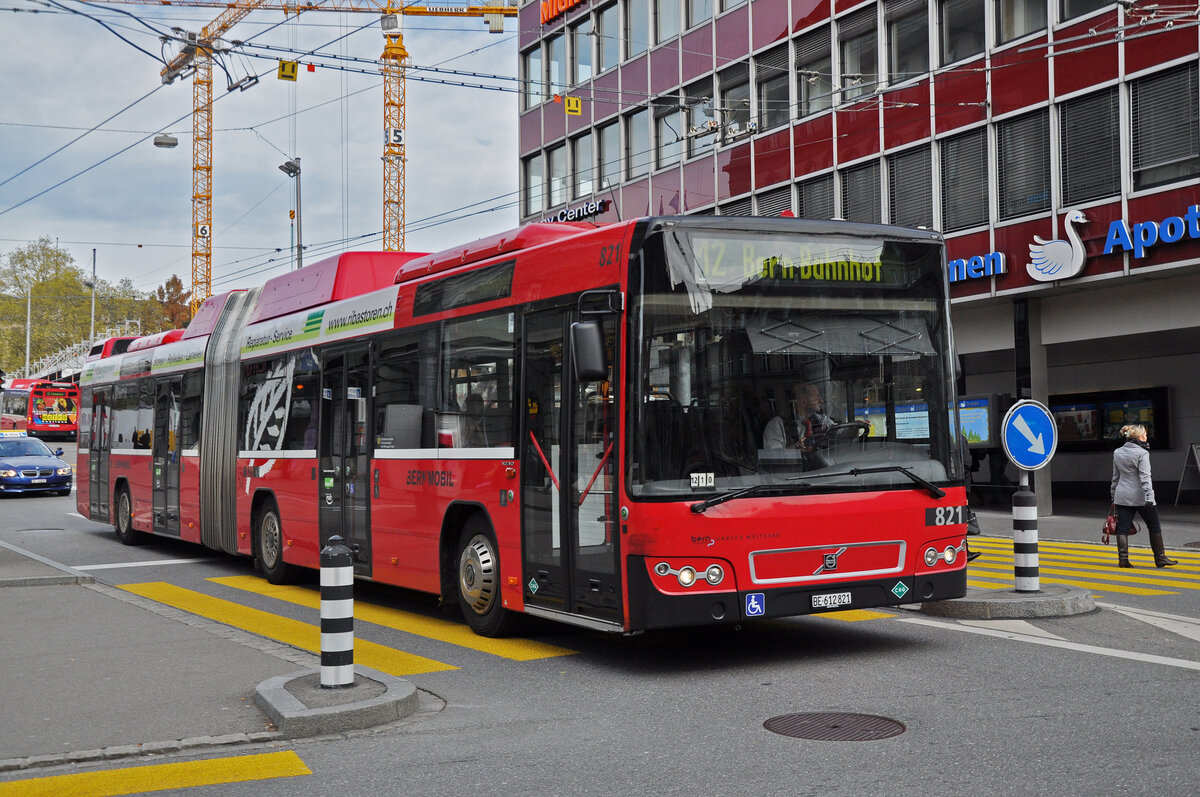 Volvo Bus 821, auf der Linie 12, verlässt die Haltestelle Schanzenstrasse. Die Aufnahme stammt vom 08.11.2012.