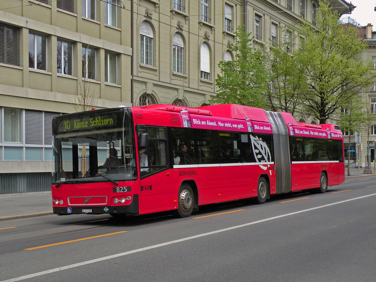 Volvo Bus 825, auf der Linie 10, fährt durch die Bundesgasse. Die Aufnahme stammt vom 14.04.2011.