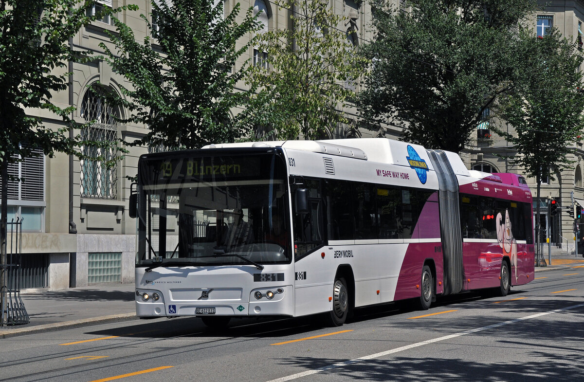 Volvo Bus 831 MOONLINER auf der Linie 19, fährt durch die Bundesgasse. Die Aufnahme stammt vom 05.08.2013.