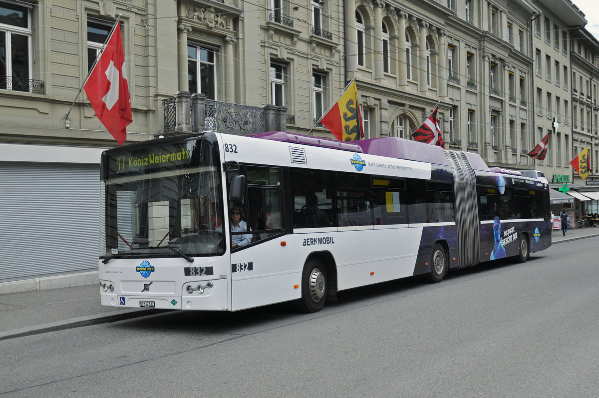 Volvo Bus 832, auf der Linie 17, bedient die Haltestelle beim Bubenbergplatz. Die Aufnahme stammt vom 09.06.2017.