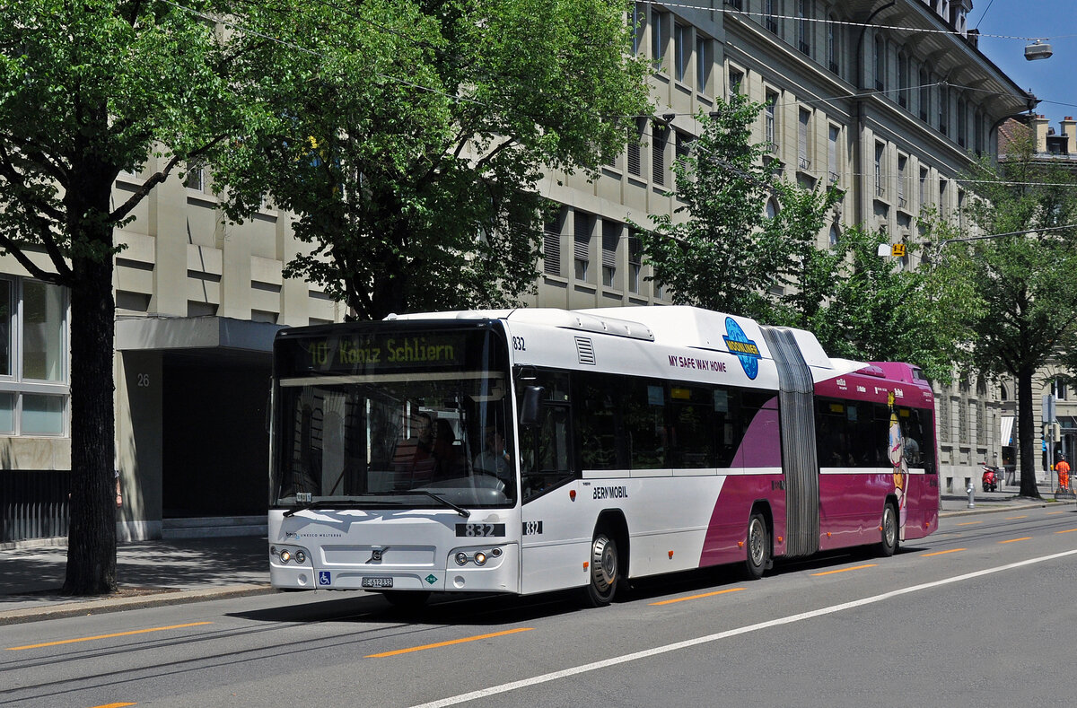 Volvo Bus 832 MOONLINER, auf der Linie 10, fährt durch die Bundesgasse. Die Aufnahme stammt vom 17.06.2013.