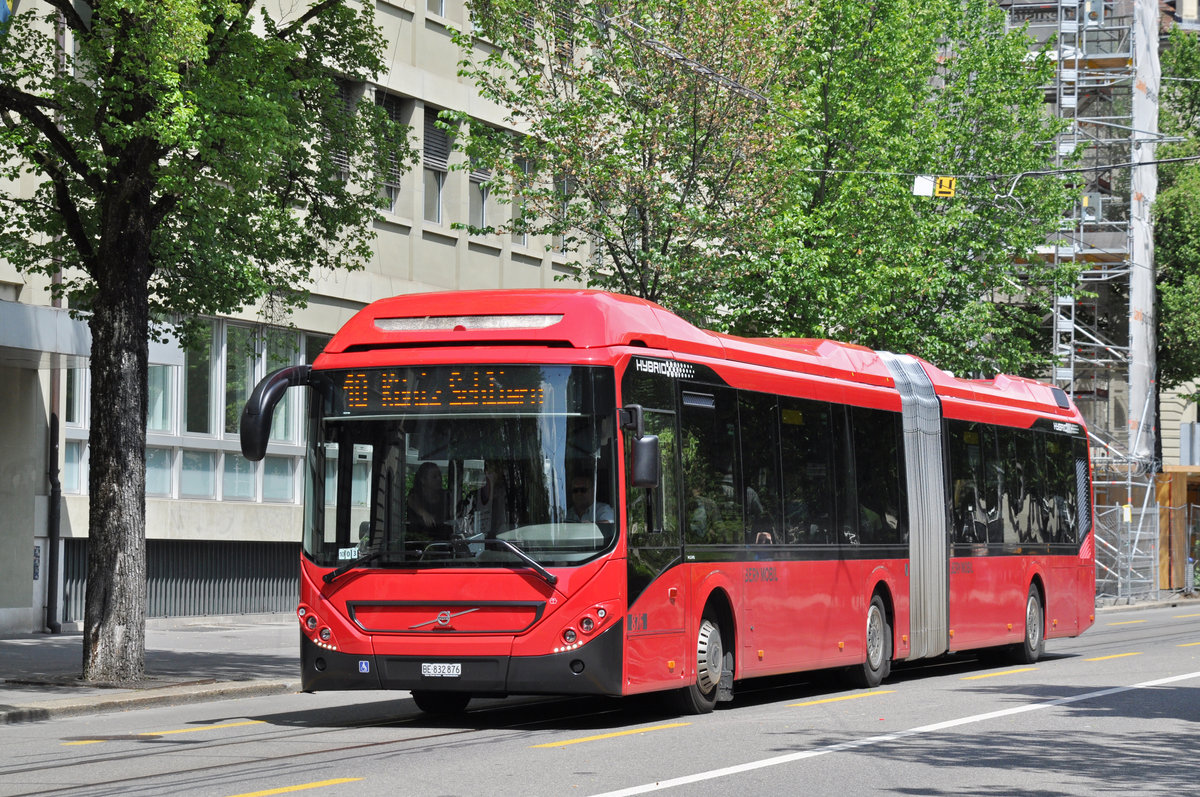 Volvo Bus 876, auf der Linie 10, fährt durch die Bundesgasse. Die Aufnahme stammt vom 22.05.2018.