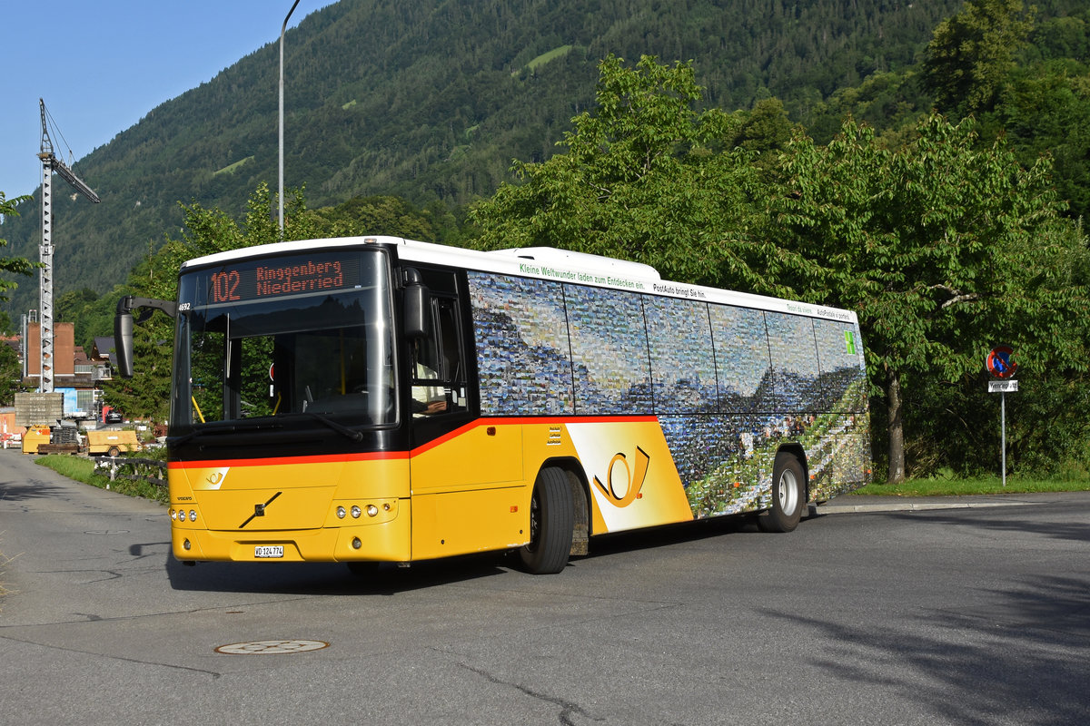 Volvo Bus der Post, auf der Linie 102 wendet an der Endstation in Ringgenberg. Die Aufnahme stammt vom 25.06.2019.