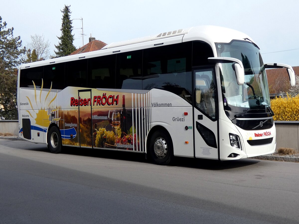 VOLVO-Bus ist im Schienenersatzverkehr eingeteilt; 260409
