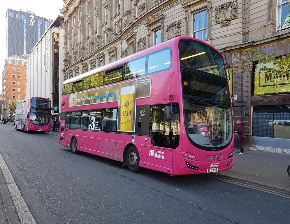 Volvo Doppeldecker Stadtbus am 22.09.2018 in der City von Belfast in Nordirland.