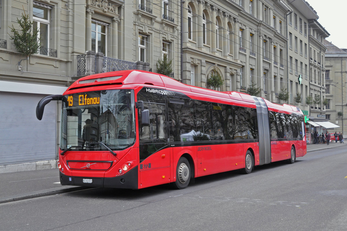 Volvo Hybrid Bus 872, auf der Linie 19, bedient die Haltestelle Hirschengraben. Die Aufnahme stammt vom 19.12.2018.