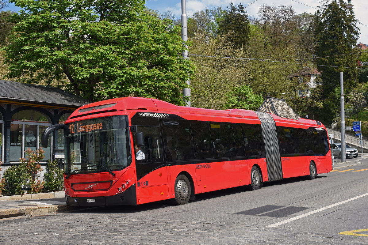 Volvo Hybrid Bus 883, auf der Linie 12, bedient die Haltestelle beim Bärenpark. Die Aufnahme stammt vom 24.04.2019.