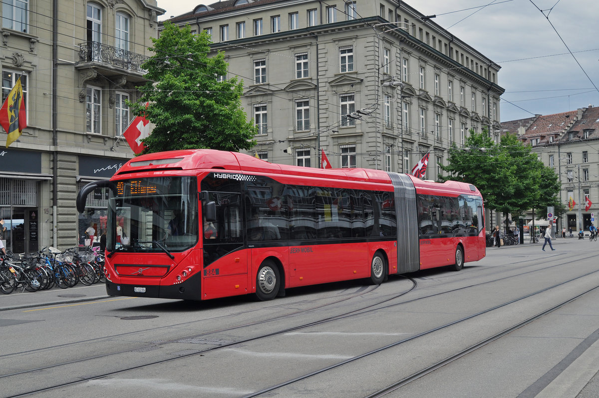 Volvo Hybrid Bus 884, auf der Linie 19, fährt zur Haltestelle beim Bahnhof Bern. Die Aufnahme stammt vom 09.06.2017.