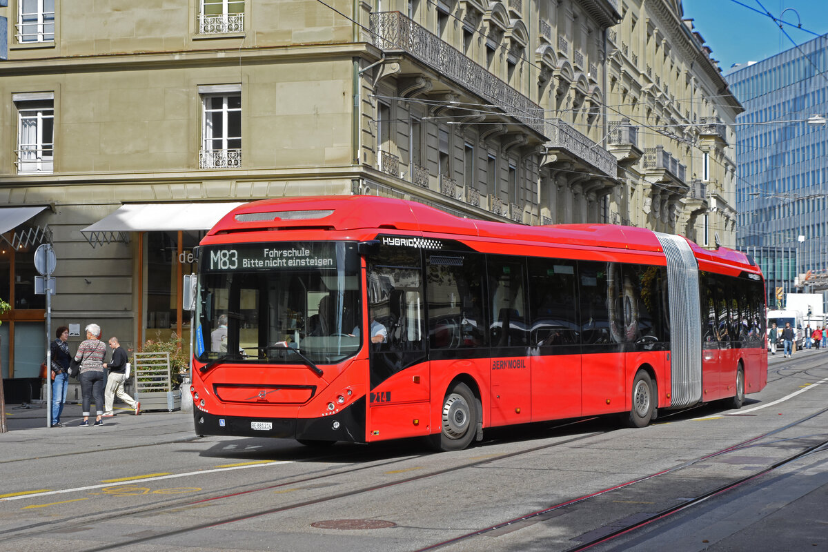 Volvo Hybridbus 214 verlässt mit der Fahrschule die Haltestelle Hirschengraben. Die Aufnahme stammt vom 04.10.2022.