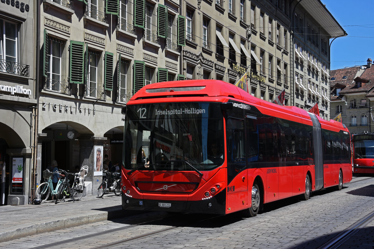 Volvo Hybridbus 224, auf der Linie 12, bedient die Haltestelle Bärenplatz. Die Aufnahme stammt vom 08.07.2022.