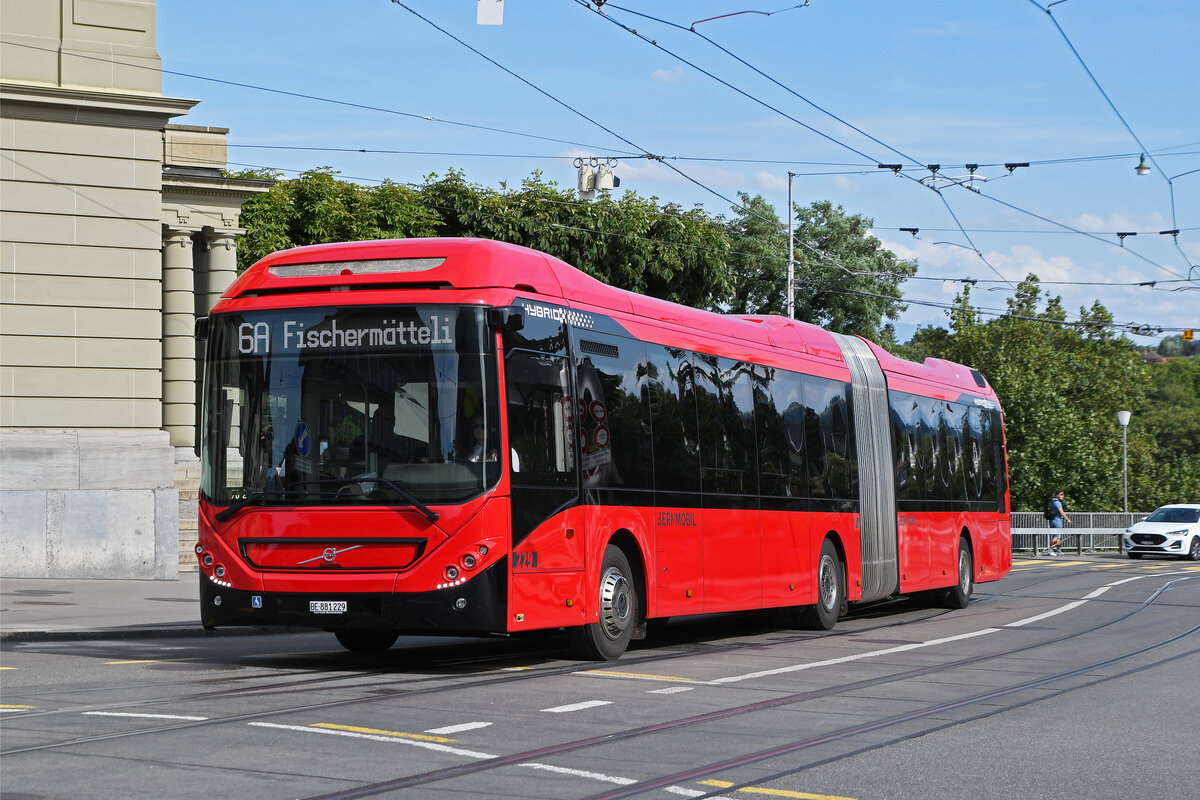 Volvo Hybridbus 229, auf der Linie 6A, fährt am 20.07.2023 zur Haltestelle Zytglogge.