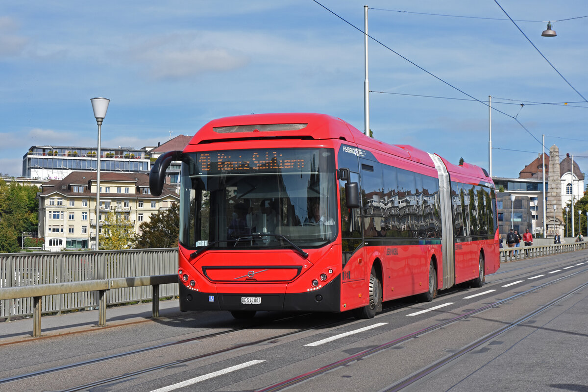 Volvo Hybridbus 883, auf der Linie 10, überquert die Kornhausbrücke. Die Aufnahme stammt vom 04.10.2022.