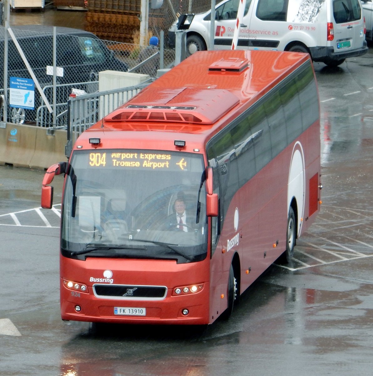 Volvo Reisebus als Charterbus für Kreuzfahrtgäste am 02.09.16 in Tromsoe (NOR)