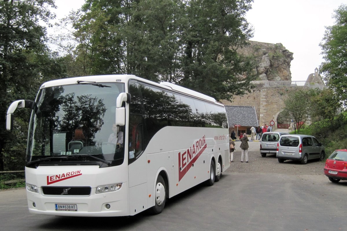 Volvo Reisebus der Firma Lenardin, September 2014 Burg Aggstein.