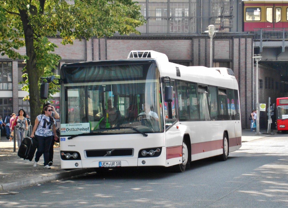 Volvo V7700 als SEV für die S-Bahnlinien 5,7 und 75 Richtung Berlin Ostbahnhof am S+U Bahnhof Berlin Friedrichstraße.(8.8.2014)

