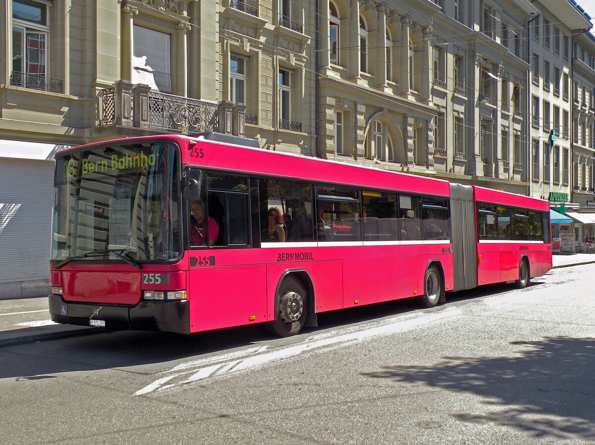 Volvo/Hess Bus 255, auf der Linie 13, bedient die Haltestelle Hirschengraben. Die Aufnahme stamm vom 26.08.2010.
