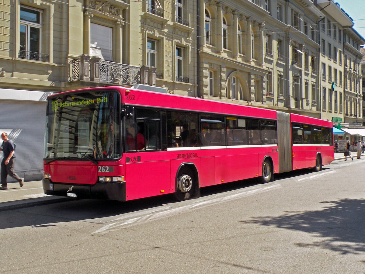 Volvo/Hess Bus 262, auf der Linie 10, bedient die Haltestelle Hirschengraben. Die Aufnahme stamm vom 26.08.2010.