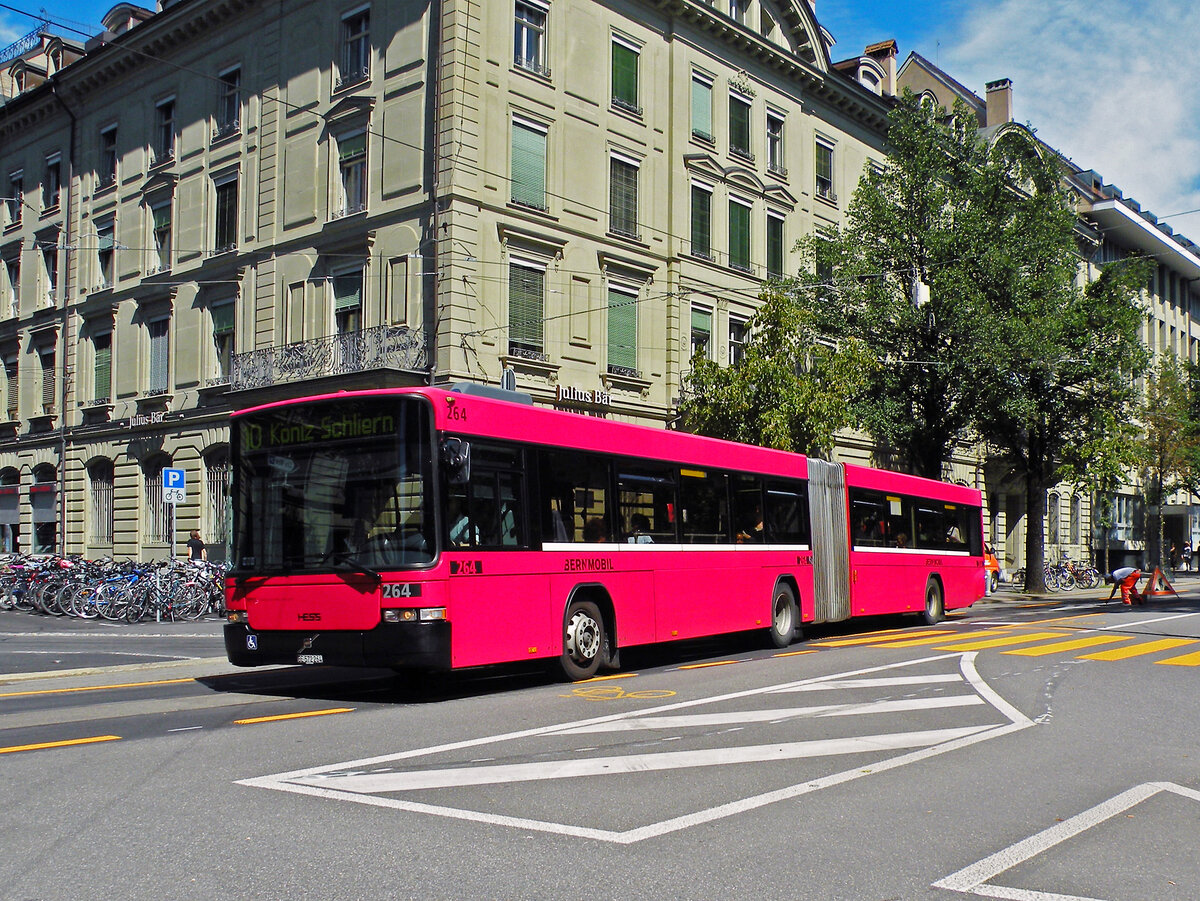 Volvo/Hess Bus 264, auf der Linie 10, fährt durch die Bundesgasse. Die Aufnahme stammt vom 26.08.2010.