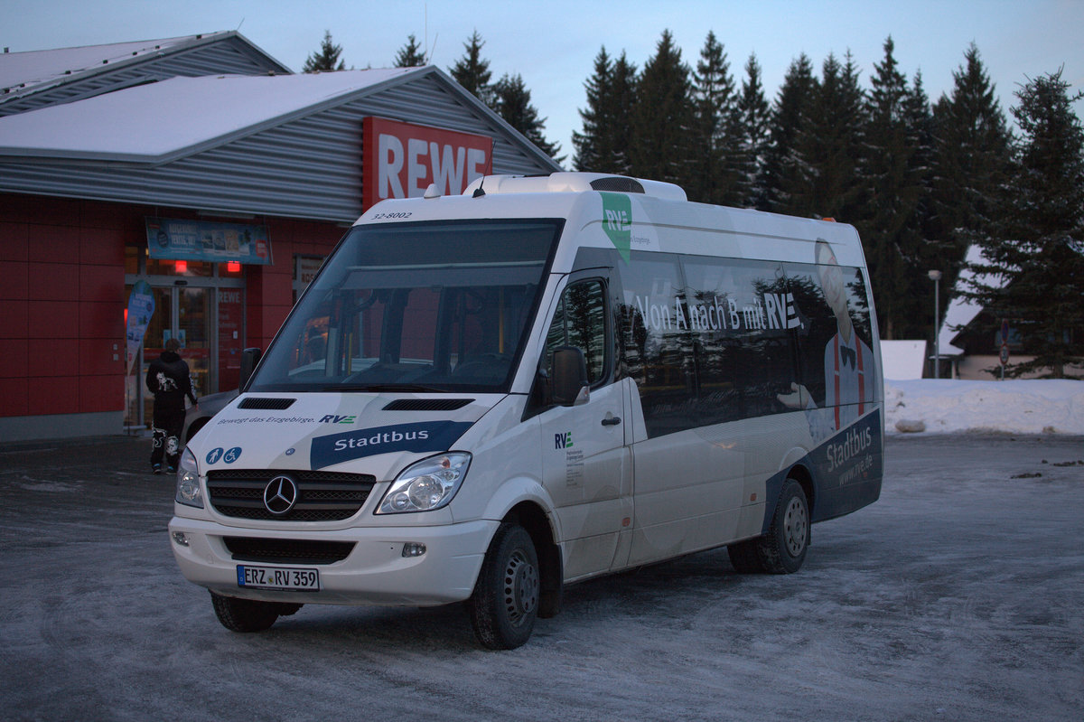  Von A nach B mit RVE  , kurze Pause für den Stadtbus von Johanngeorgenstadt, auf dem REWE Parkplatz. 07.02.2018 07:39 Uhr.