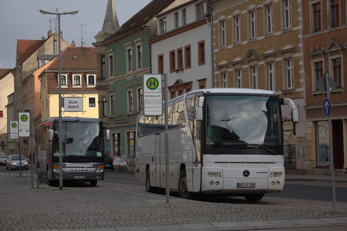 Vorn ein  Mercedes Tourismo O 350 ,  dahinter ein Setra S416 GT-HD, die Reisenden besuchen den Weihnachtsmarkt in Meien. 01.12.32013 12:27 Uhr