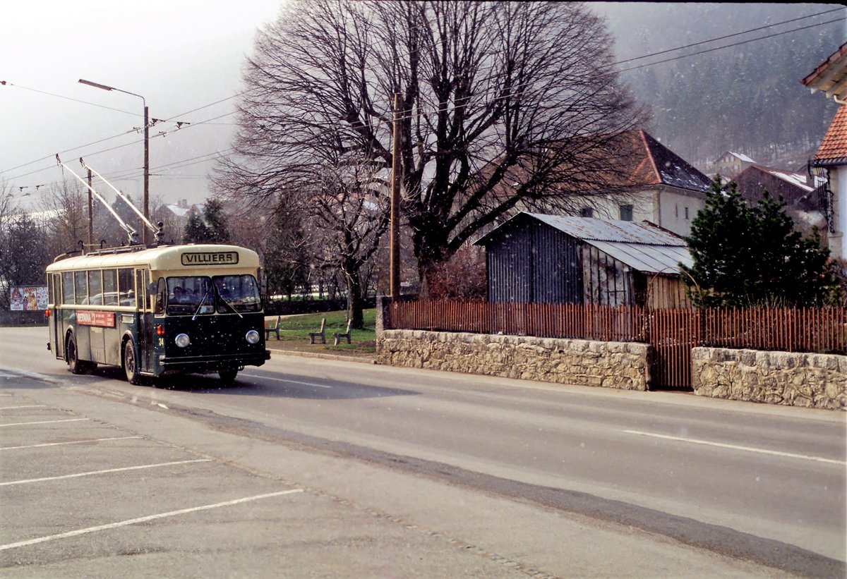 VR, Val de Ruz, April 1980 .  Digitalisiert von einer Kodak-Folie.
