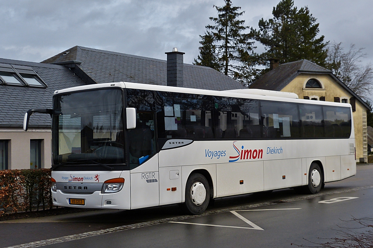 VS 1213, Setra S 415 UL von Voyages Simon, aufgenommen in Erpeldange. 13.03.2021
