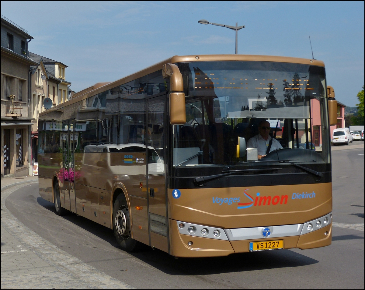 (VS 1227) TEMSA Tourmalin in einer fr die Busfirma Simon aus Diekirch ungewohnter Braunen Farbe, gesehen in den straen von Wiltz am  06.09.2013.
