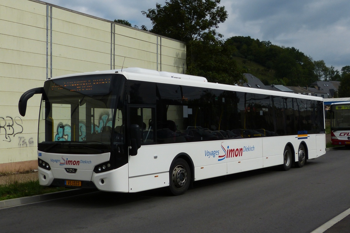 VS 1523, VDL Citea von Voyages Simon, steht nahe dem Busbahnhof in Ettelbrck. 29.08.2015