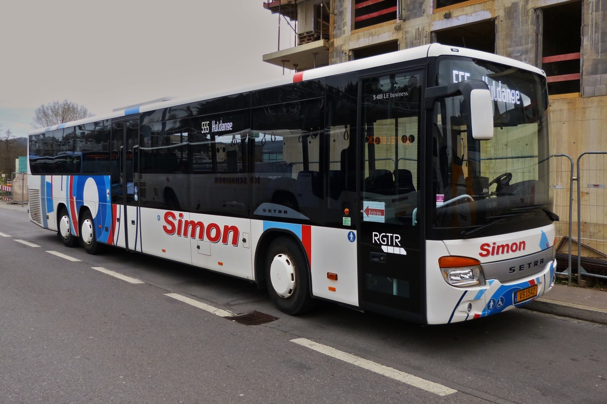 VS 1542, Setra S 418 LE von Voyages Simon, aufgenommen am Bahnhof in Ettelbrück  03.04.2021