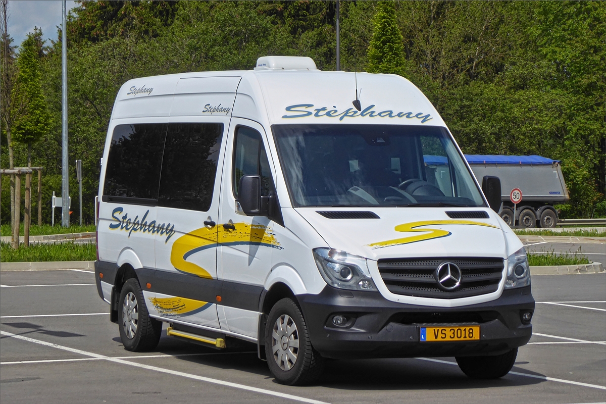 VS 3018, Mercedes Benz Sprinter von  Stephany, gesehen auf einem Parkplatz eines Einkaufzentrums in Marnach. Mai 2019